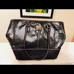 Dooney and bourke unique purse